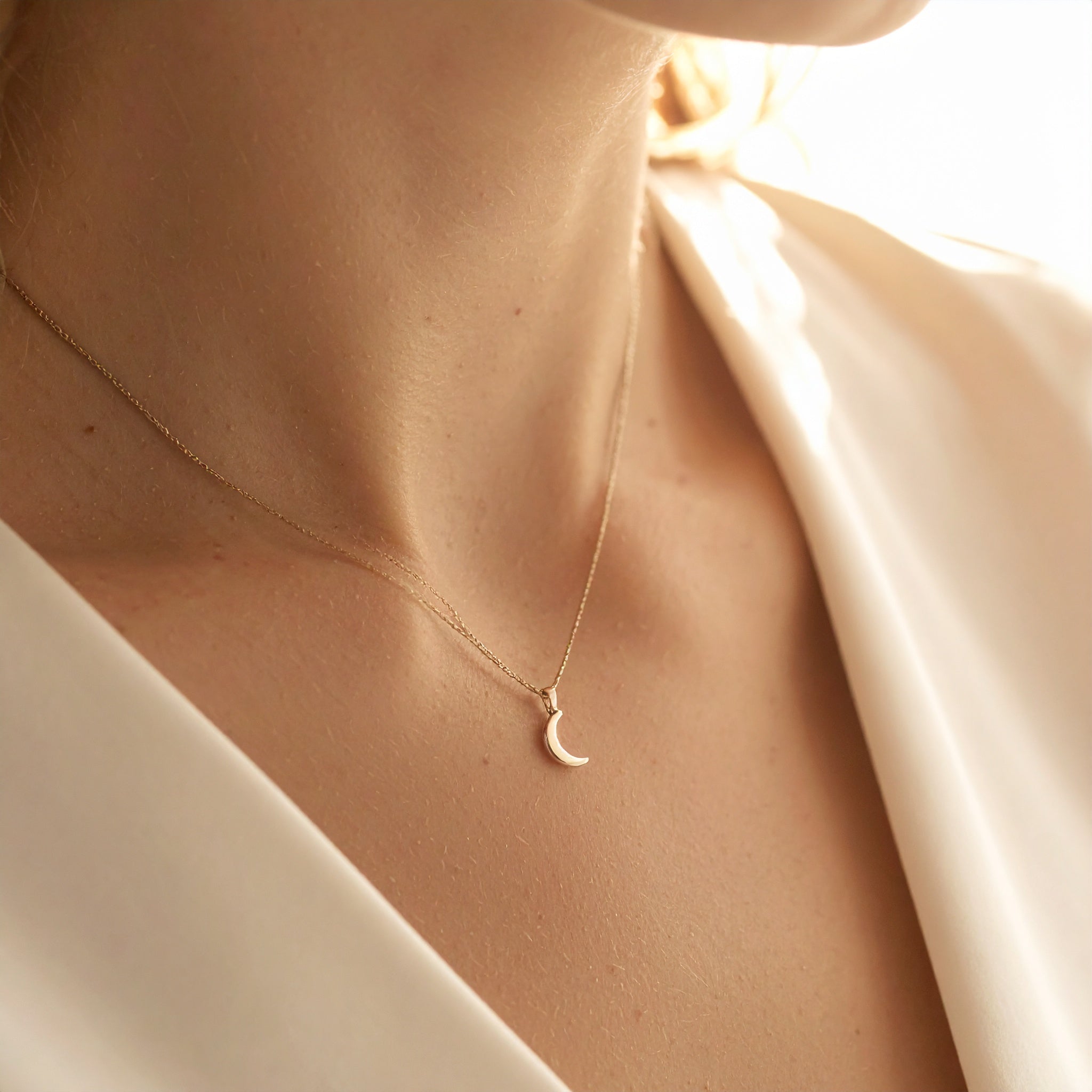 Minimalist Crescent Moon Pendant Necklace